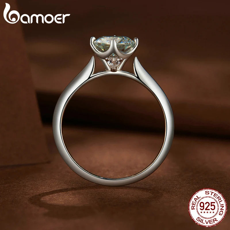 Bamoer 1.0CT D Color VVS1 EX Round Moissanite Ring for Women 925 Sterling Silver Engagement Wedding Band MSR033