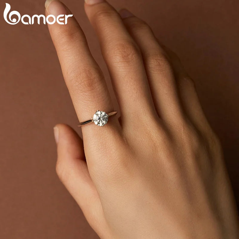 Bamoer 1.0CT D Color VVS1 EX Round Moissanite Ring for Women 925 Sterling Silver Engagement Wedding Band MSR033