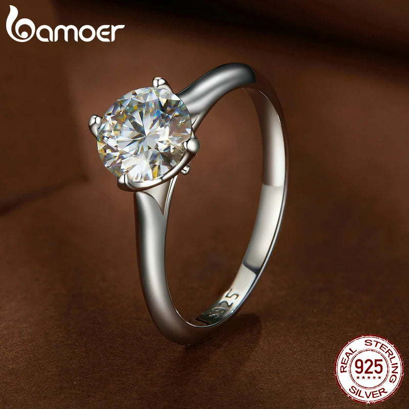 Bamoer 1.0CT D Color VVS1 EX Round Moissanite Ring for Women 925 Sterling Silver Engagement Wedding Band MSR033